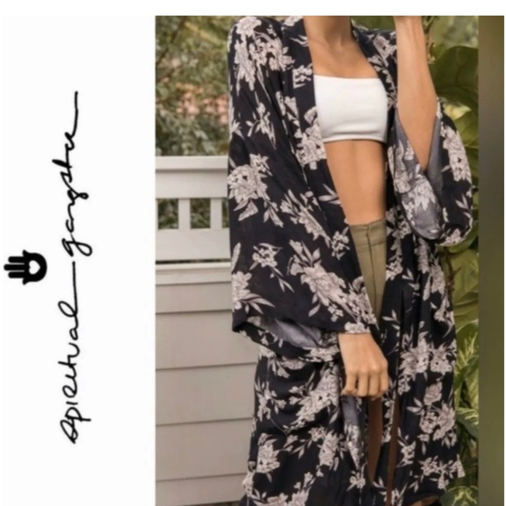 Spiritual Gangster Maya Black and White Floral Kimono Robe vacation edition EUC